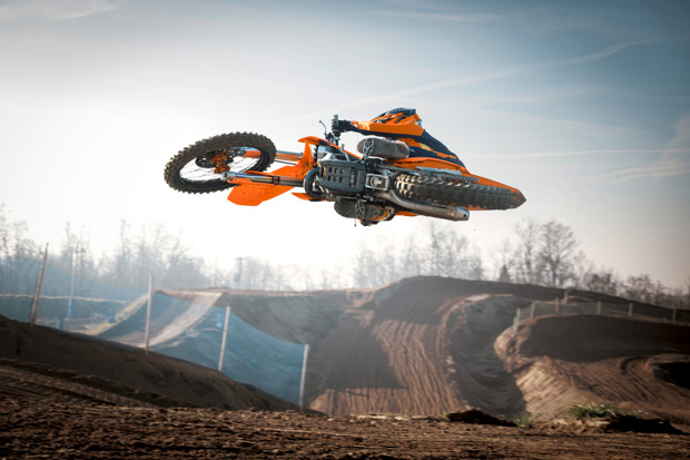 579878 my25 ktm 350 sx f action europe global 01 action 3